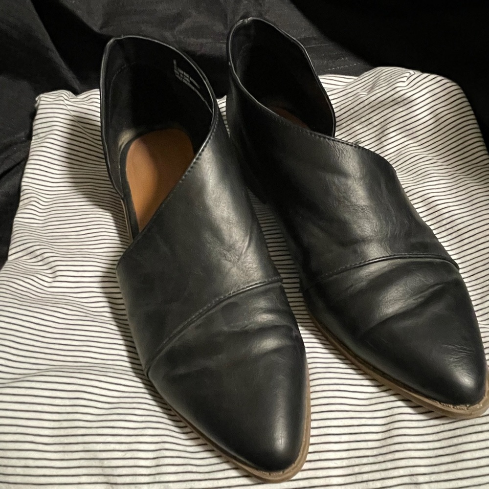 Ankle boots with open sides